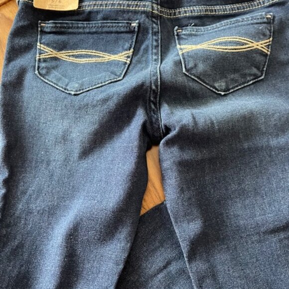 Abercrombie Child’s - Jeans, Long Sleeved Top and  t&h Sweater Combo - Picture 9 of 9